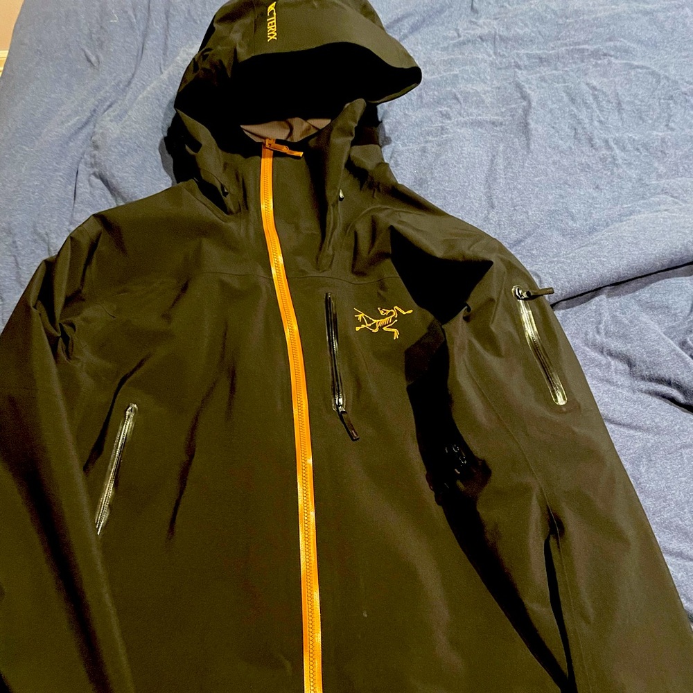Arc’teryx SV Gore-Tex jacket mens L